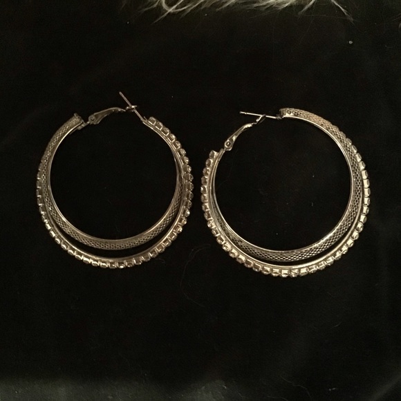 🔴CZ HOOP EARRINGS🔴 - Picture 4 of 4